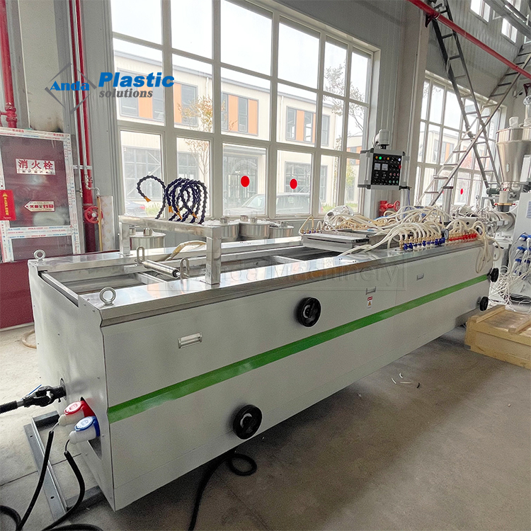 Kecepatan Tinggi 65/138 Kerucut Kembar Sekrup Panel Dinding Plafon PVC Membuat Garis Mesin Manufaktur Extruder